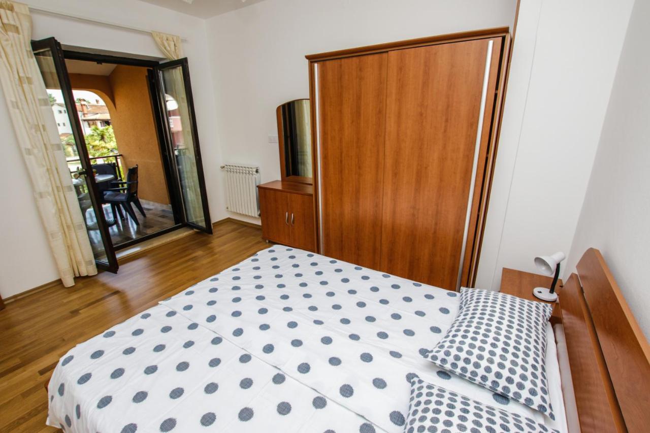 Apartments Cvitan 1. Floor Poreč Exteriör bild