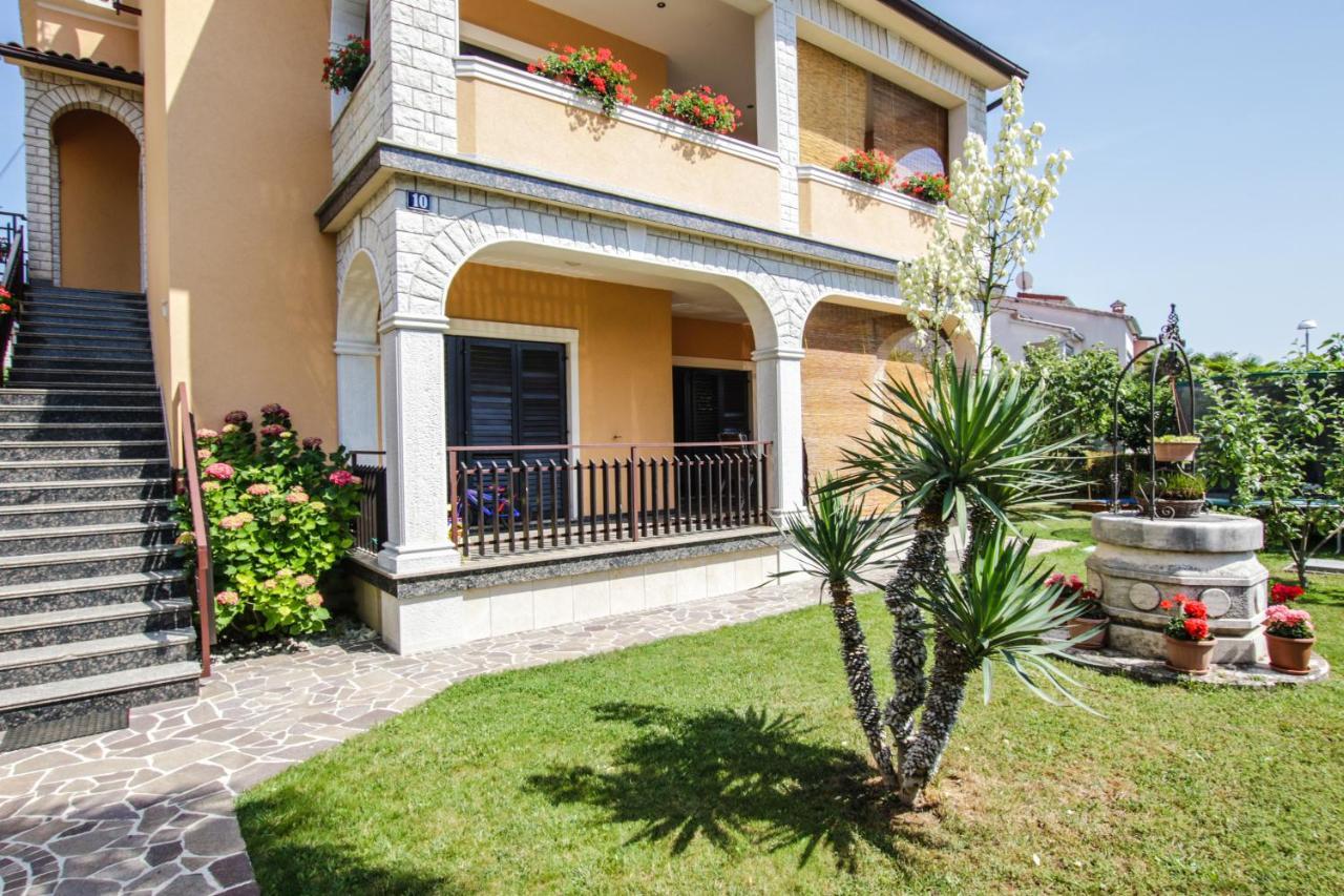 Apartments Cvitan 1. Floor Poreč Exteriör bild