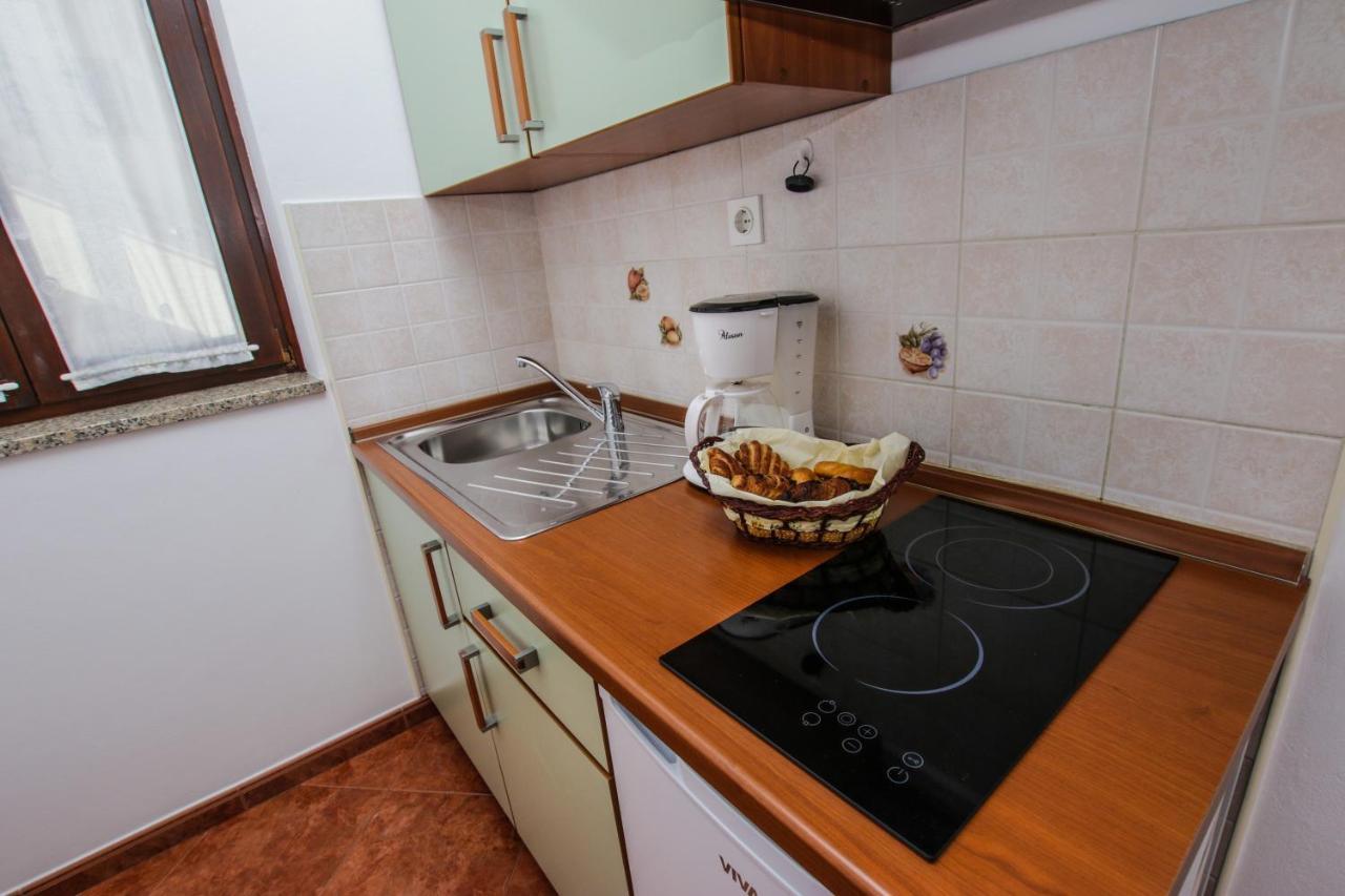 Apartments Cvitan 1. Floor Poreč Exteriör bild