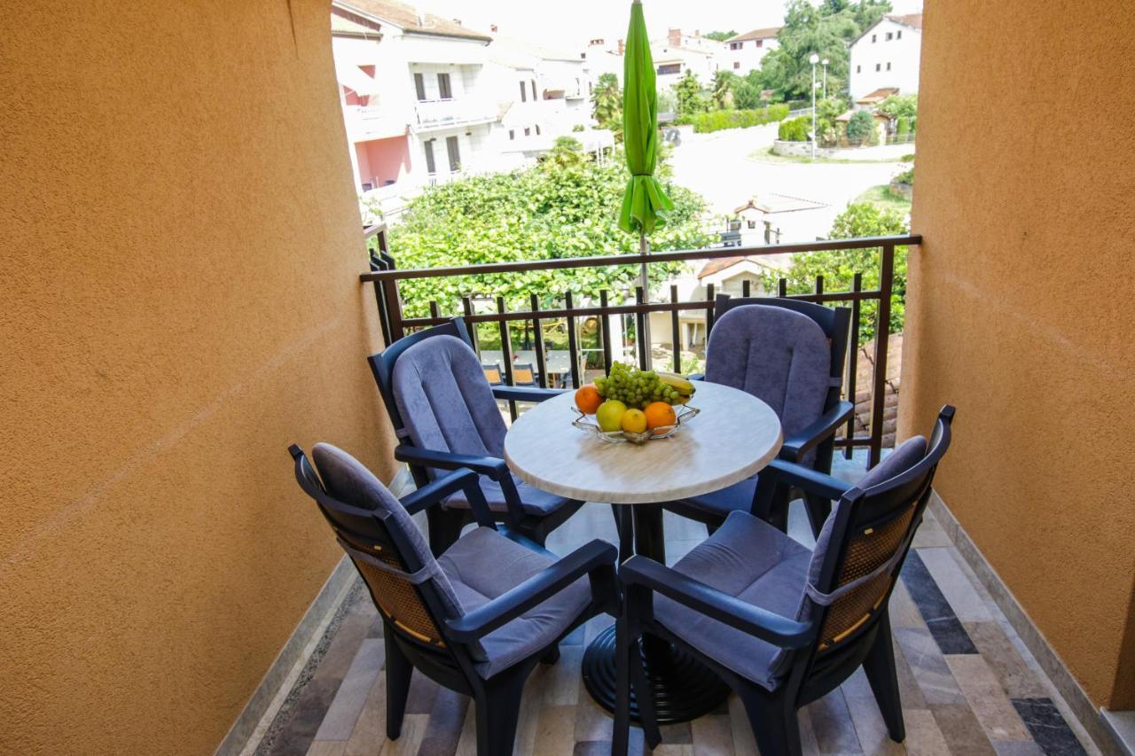Apartments Cvitan 1. Floor Poreč Exteriör bild